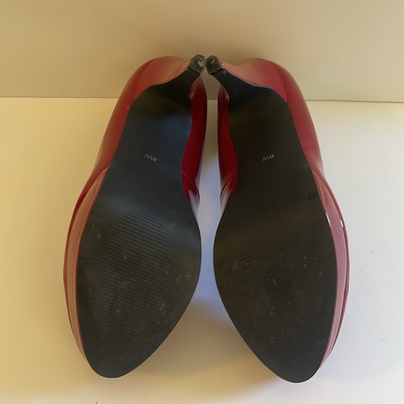 New Red Heels G by Guess - Picture 5 of 8